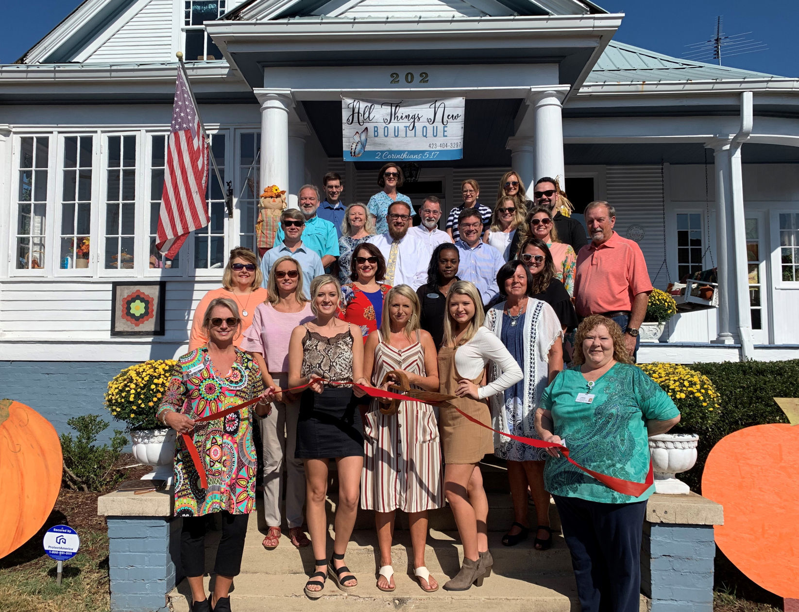 Local boutique holds ribbon cutting